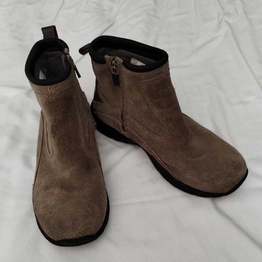LANDS' END Taupe SUEDE Feel ANKLE BOOT Sz 7.5B